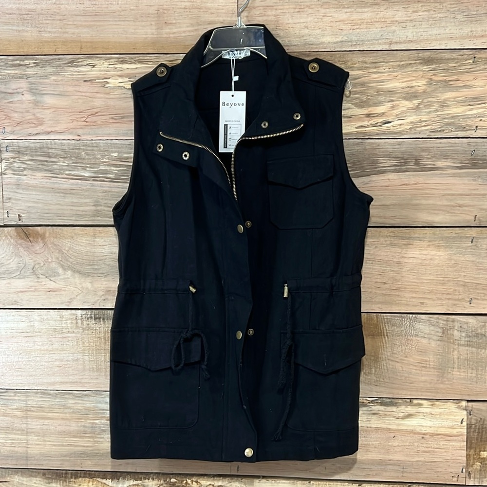 Med black vest new with tags